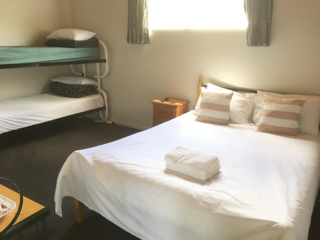 Orewa Pillows Lodge Екстериор снимка